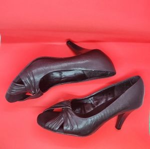 Aerosoles black pumps heels size 8